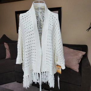 NWT Bishop + Young sz medium / large crochet style knit shawl / poncho